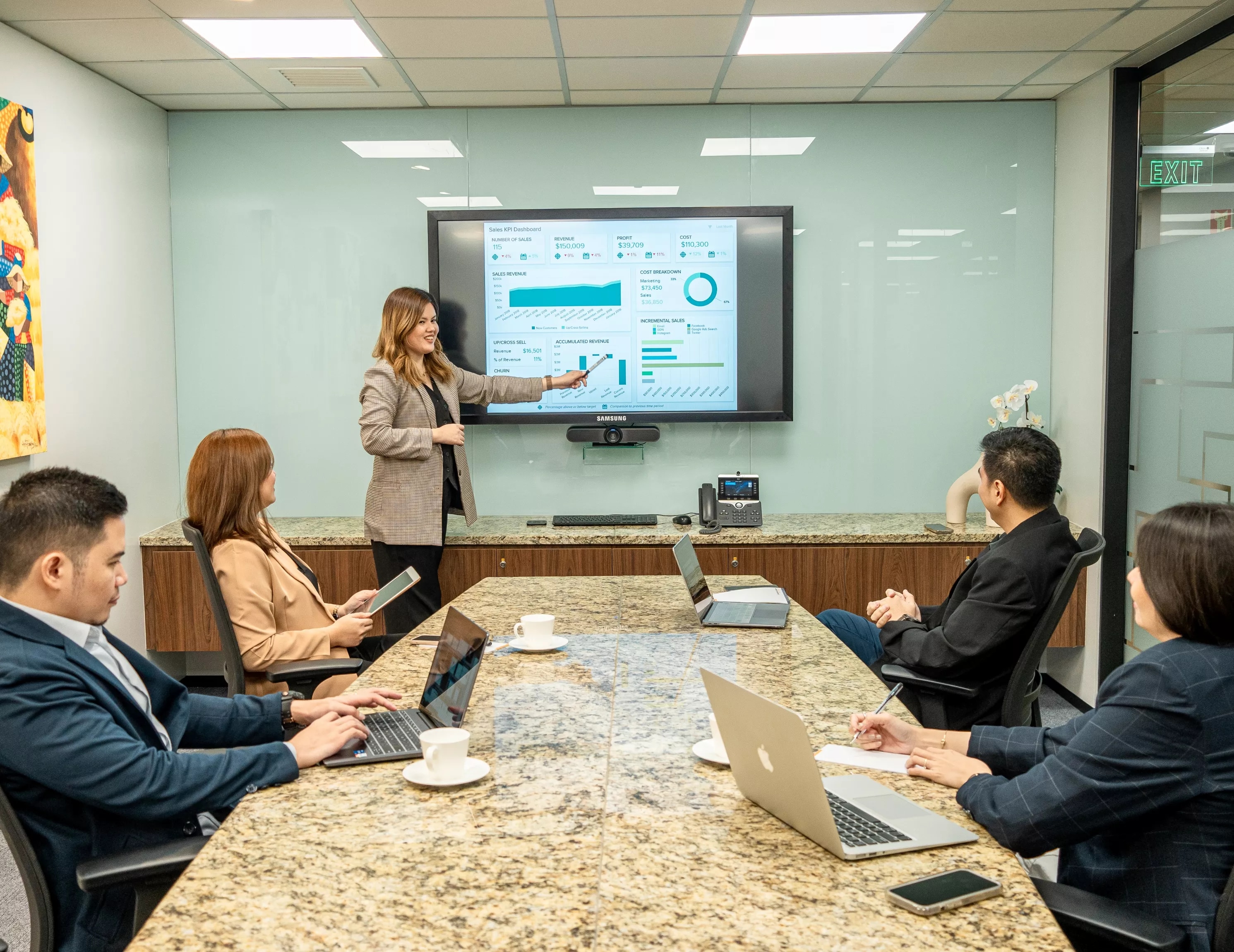 first-classs-it_mr_20231122-philippines-stock-exchange-boardroom-ht.jpg